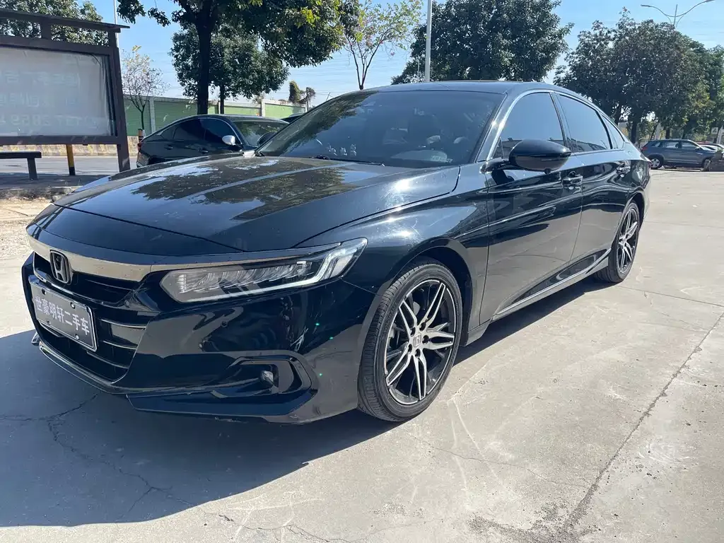 Honda Accord — фото 1