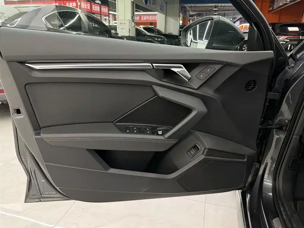 Audi A3 2023 из CN, фото 8