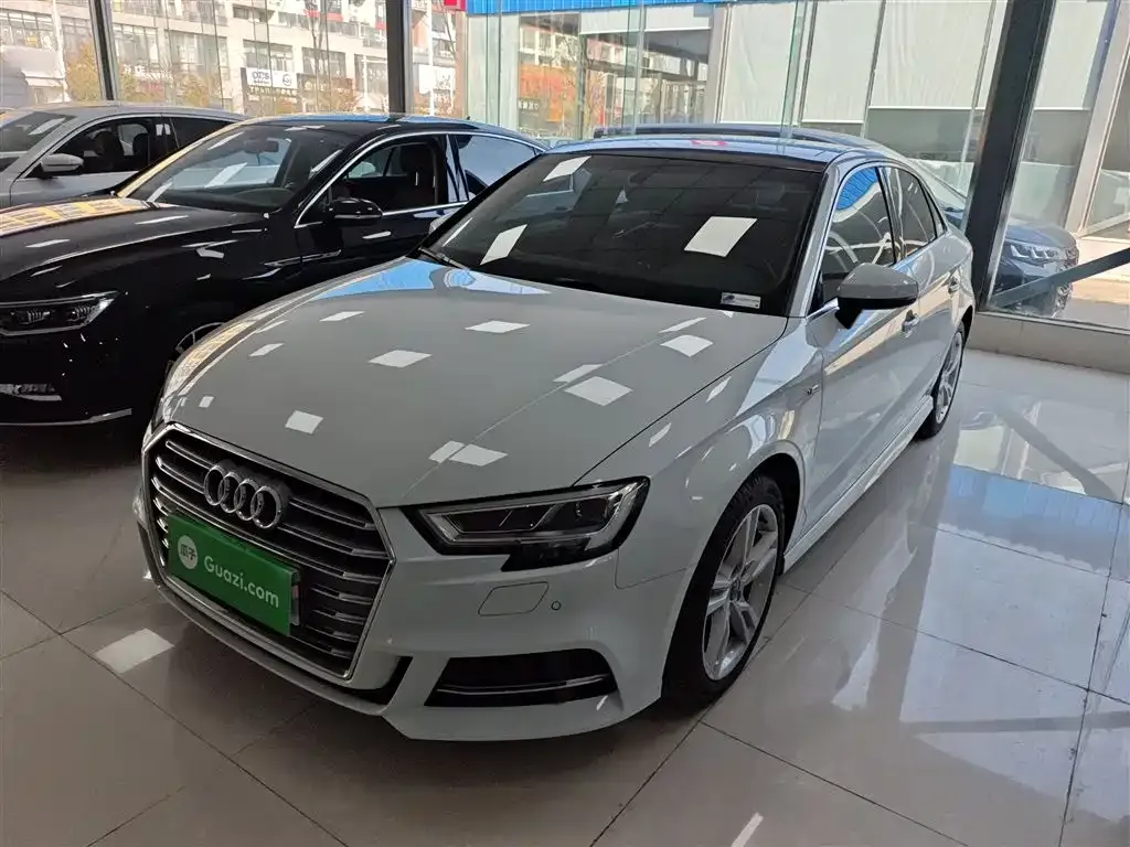 Audi A3 — фото 1