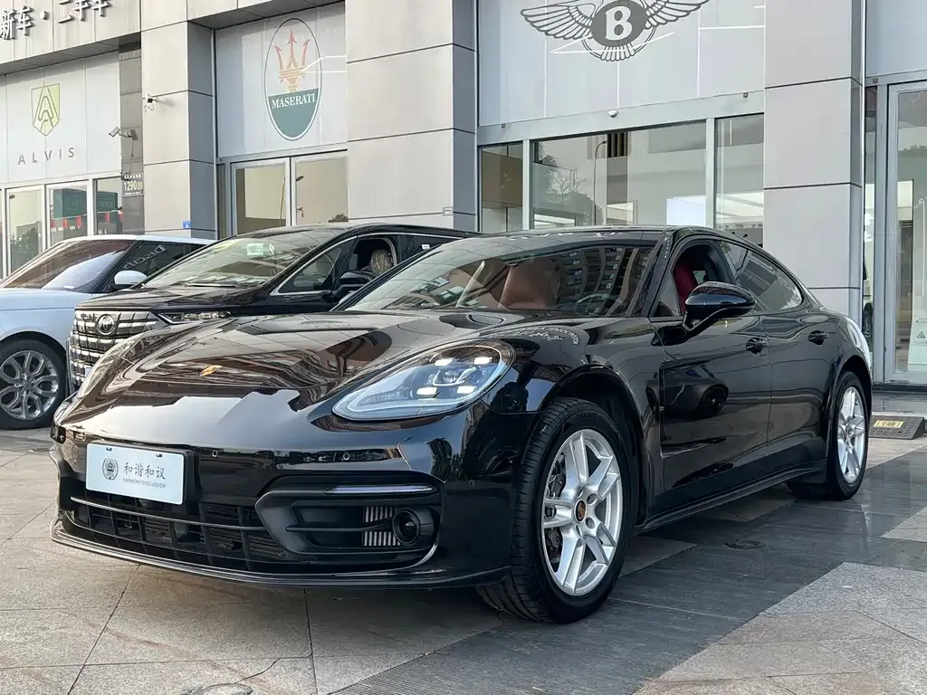 Porsche Panamera — фото 1