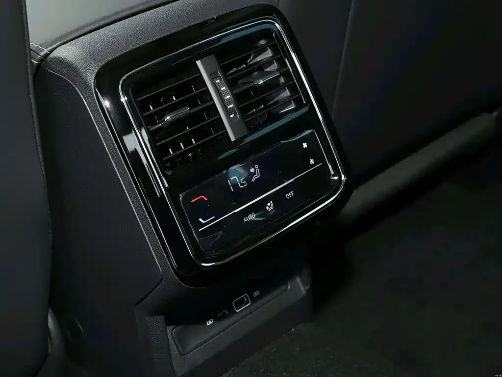 Volkswagen Passat 2025 из CN, фото 4