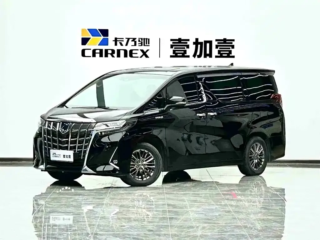 Toyota Alphard — фото 1