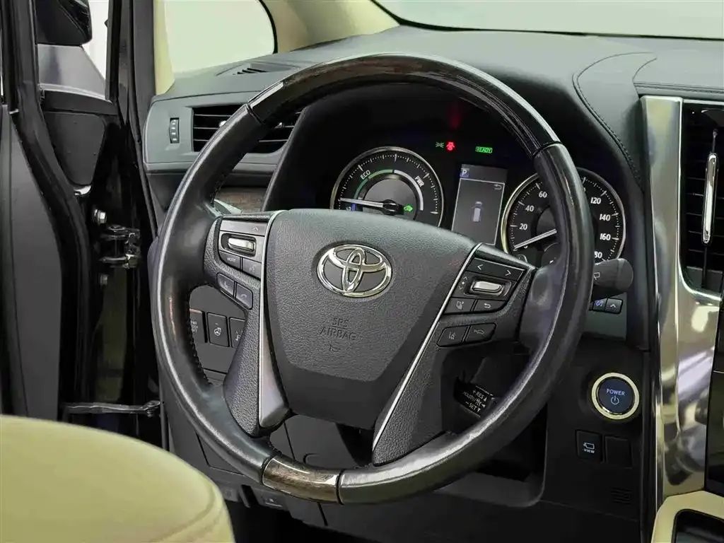 Toyota Alphard — фото 2