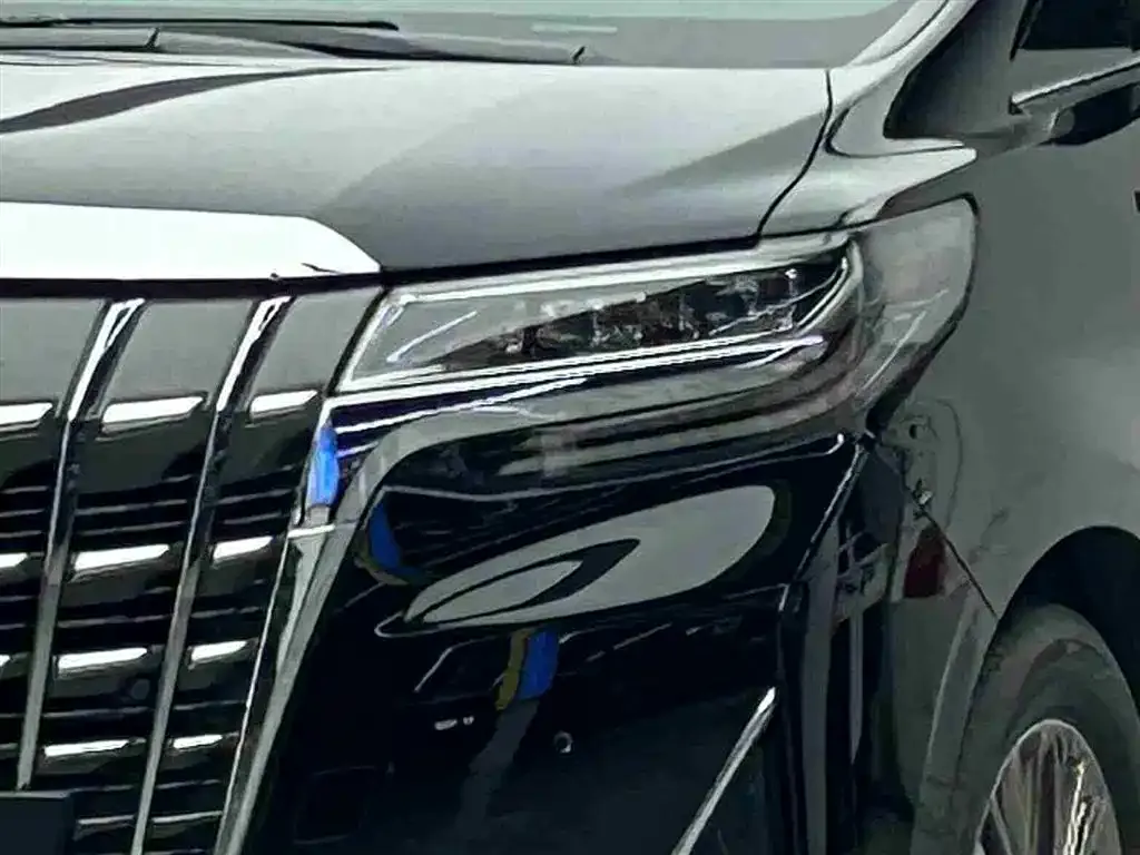 Toyota Alphard — фото 10