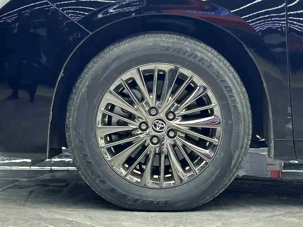 Toyota Alphard — фото 6
