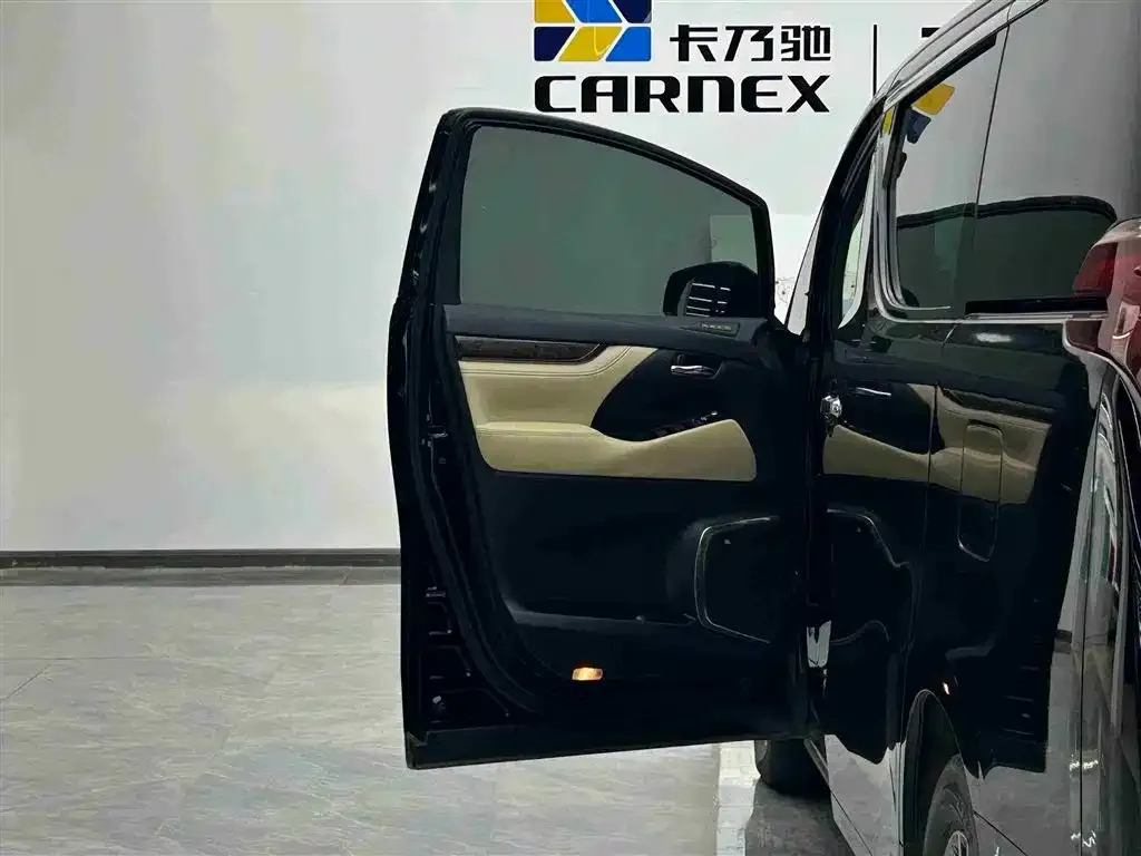 Toyota Alphard — фото 8
