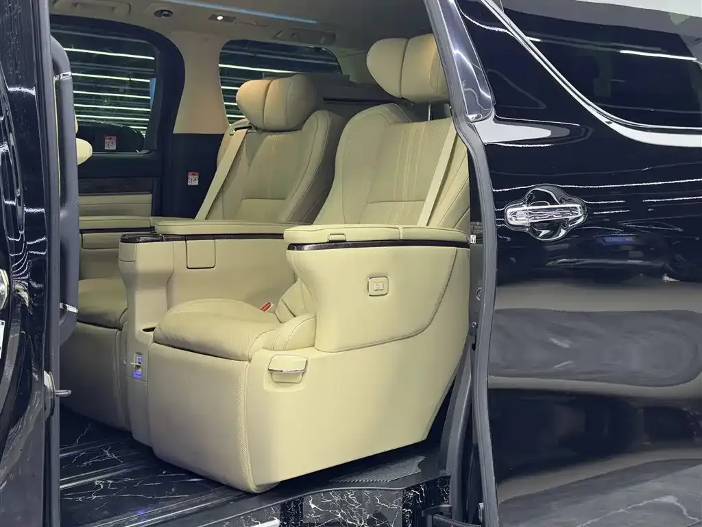 Toyota Alphard — фото 7