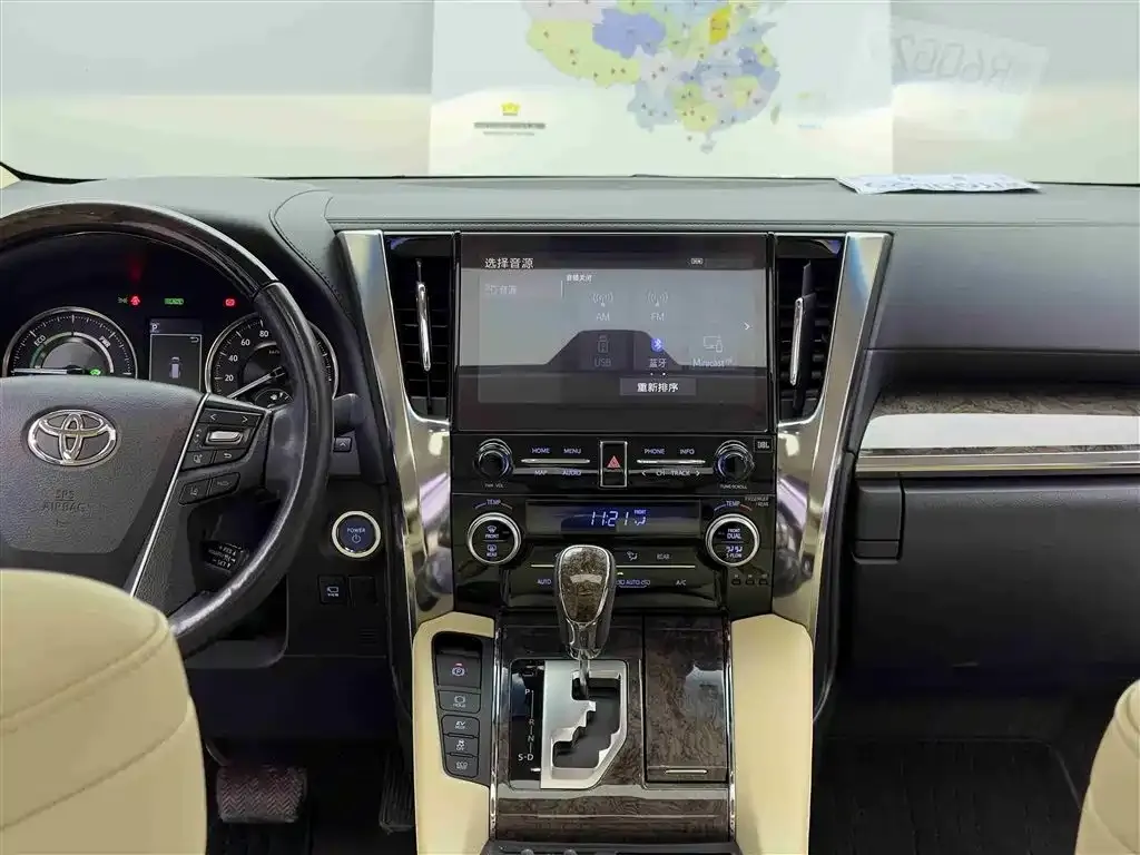 Toyota Alphard — фото 4