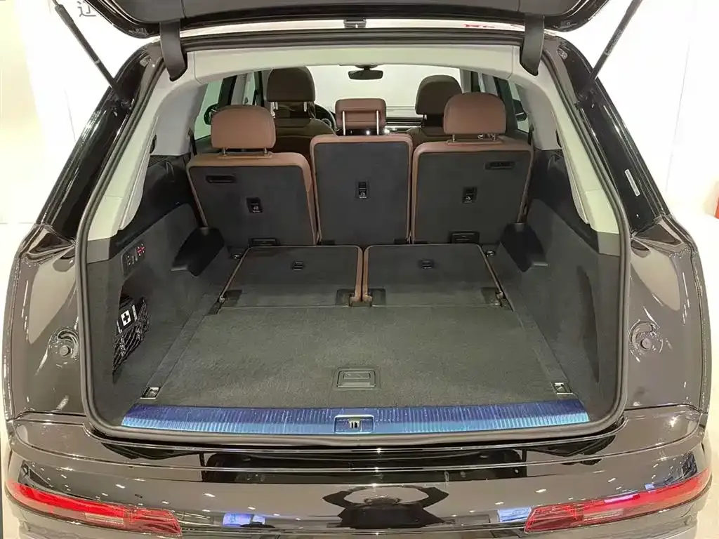 Audi Q7 2023 из CN, фото 5
