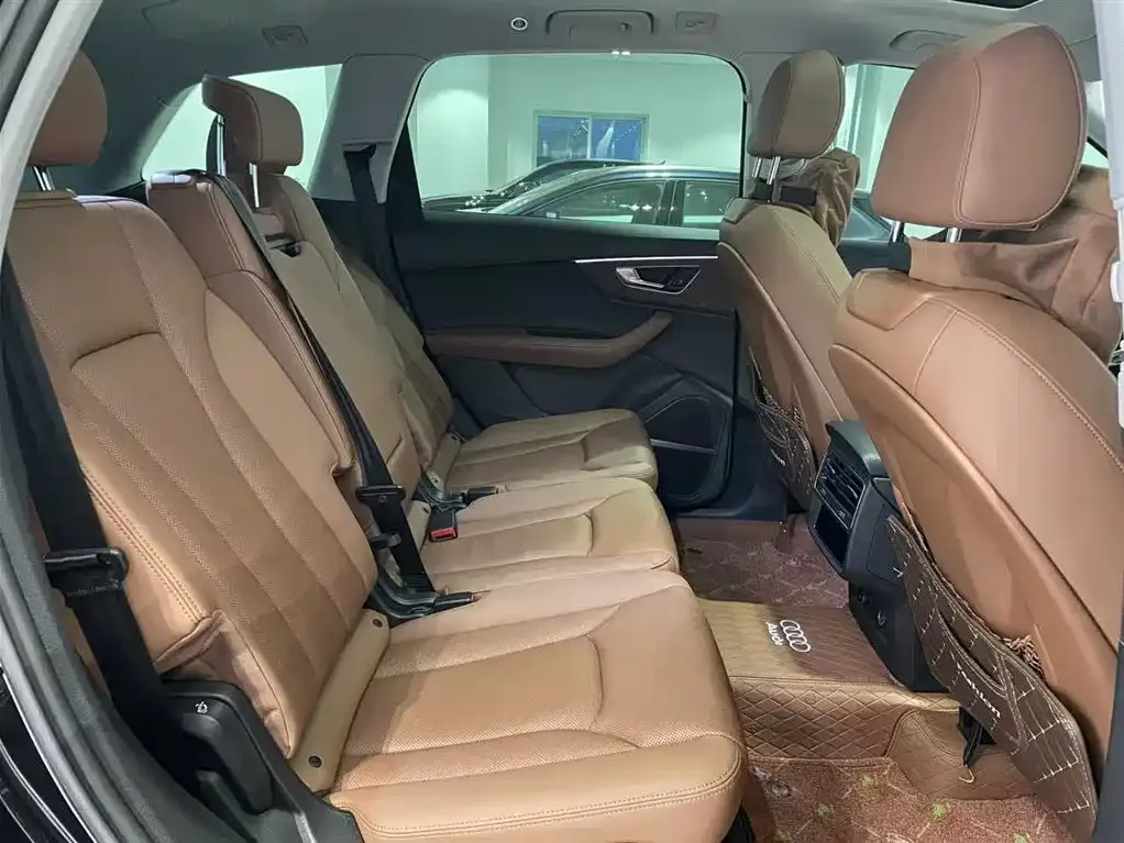 Audi Q7 2023 из CN, фото 8