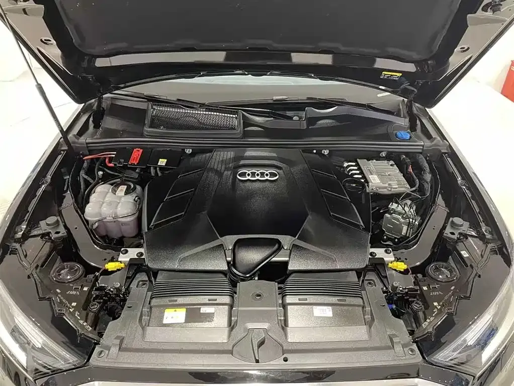 Audi Q7 2023 из CN, фото 9