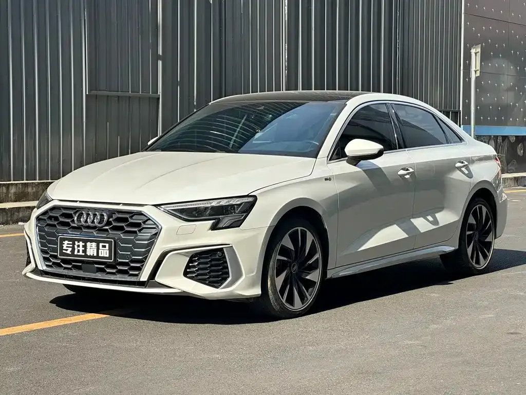 Audi A3 2023 из CN, фото 1