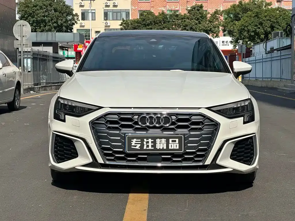 Audi A3 2023 из CN, фото 2