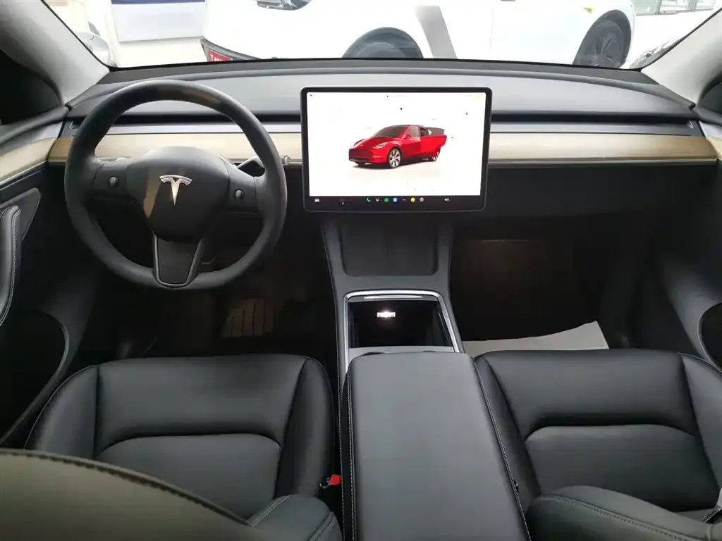 Tesla Model Y — фото 4