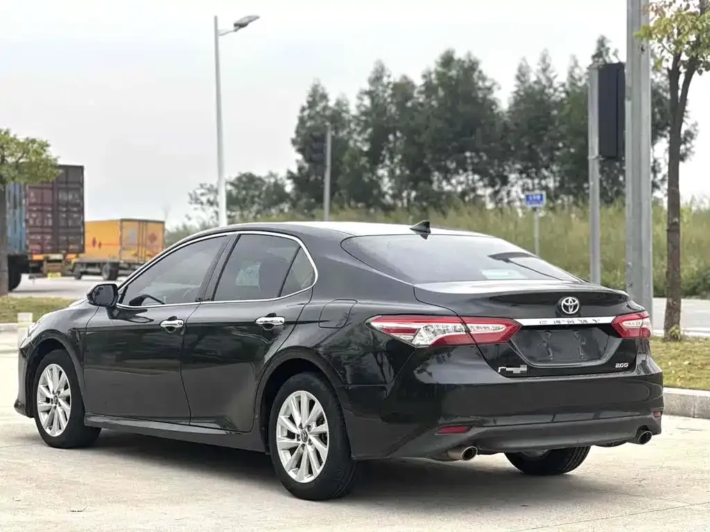 Toyota Camry — фото 6