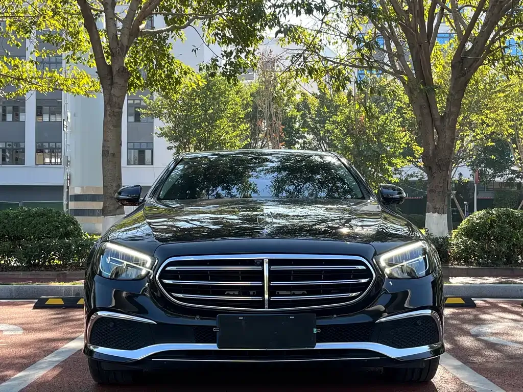 Mercedes-Benz E-Class — фото 8