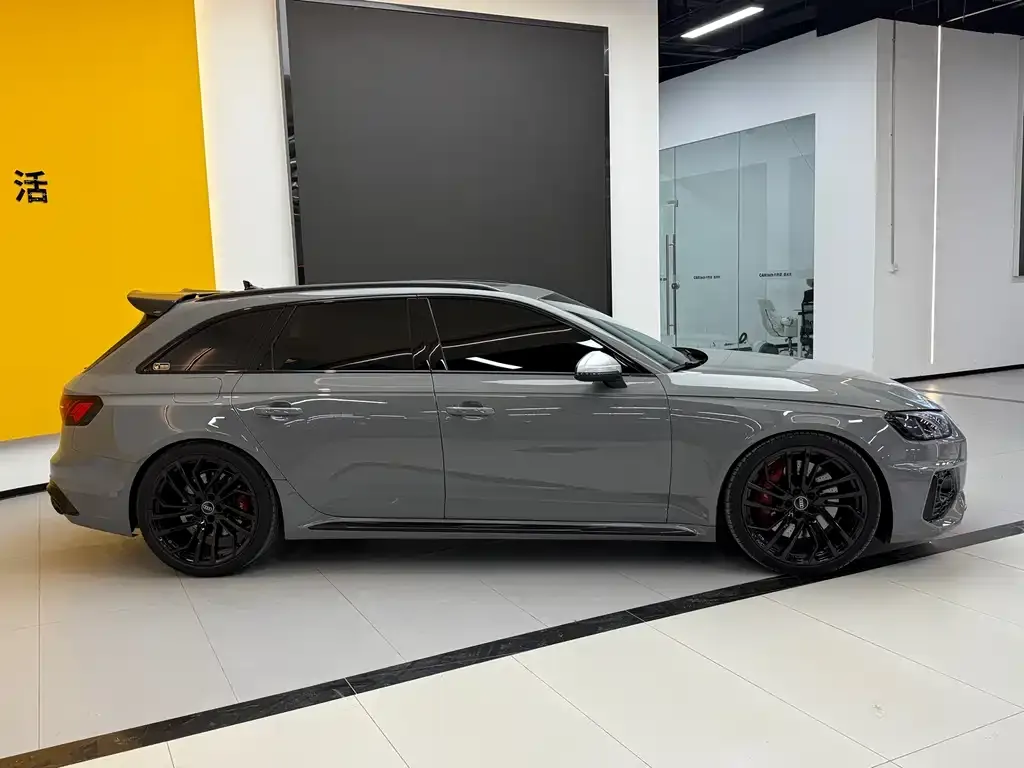Audi RS 4 2023 из CN, фото 7
