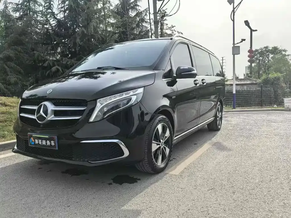 Mercedes-Benz V-Class — фото 1
