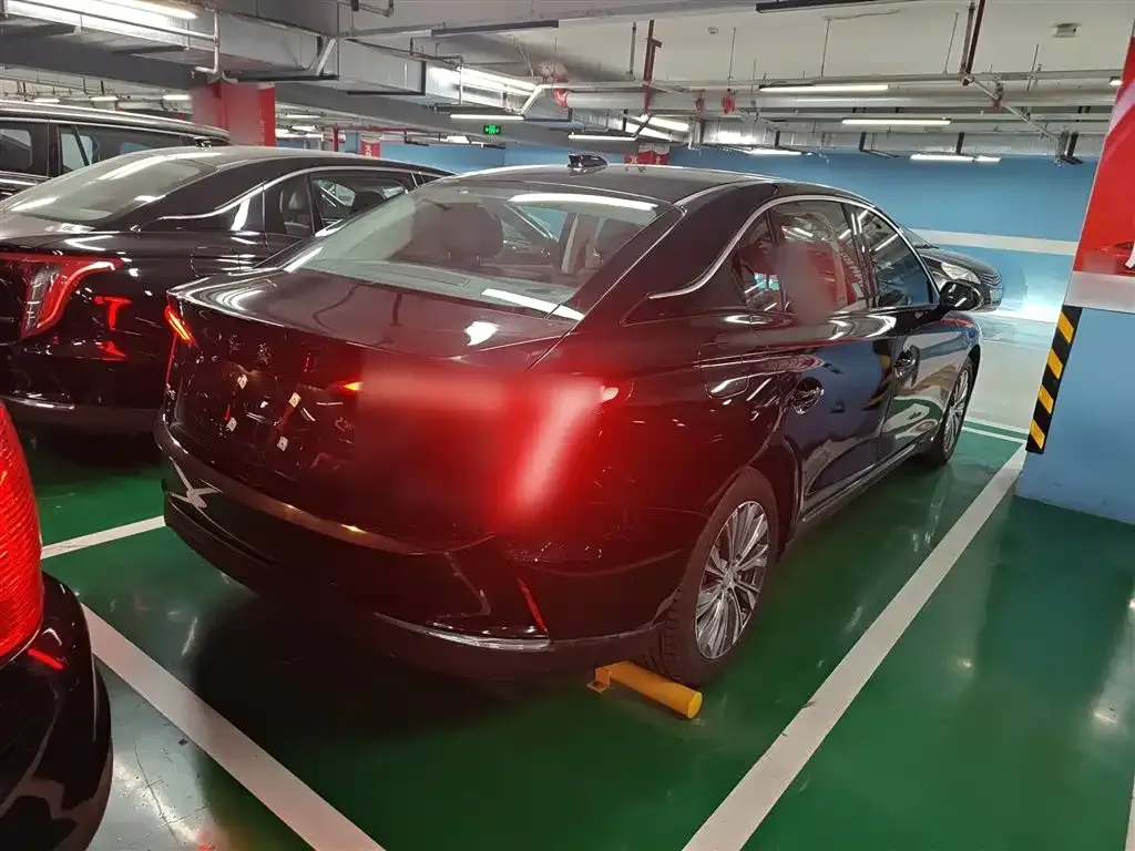 Hongqi E-QM5 — фото 7