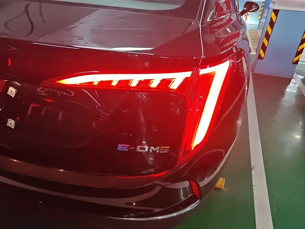 Hongqi E-QM5 — фото 8