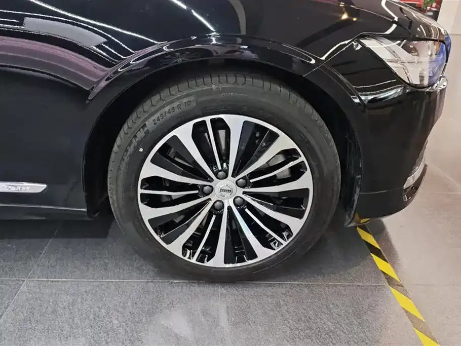 Volvo S90 PHEV 2024 из CN, фото 7