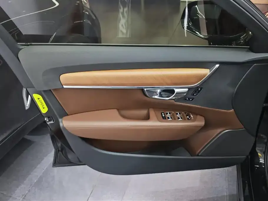 Volvo S90 PHEV 2024 из CN, фото 5