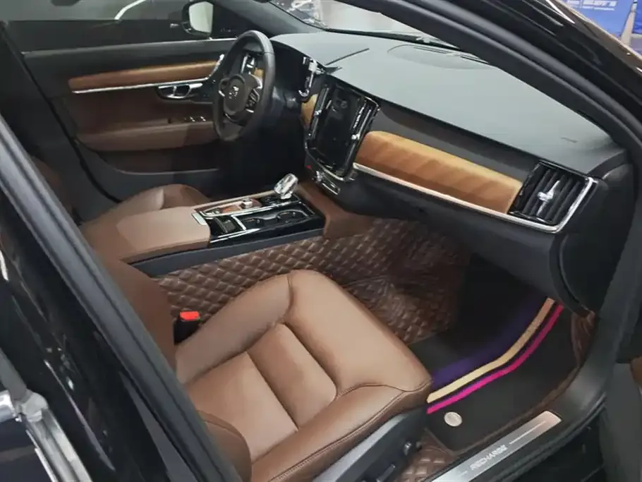 Volvo S90 PHEV 2024 из CN, фото 4