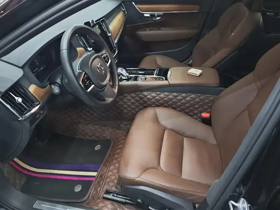 Volvo S90 PHEV 2024 из CN, фото 2