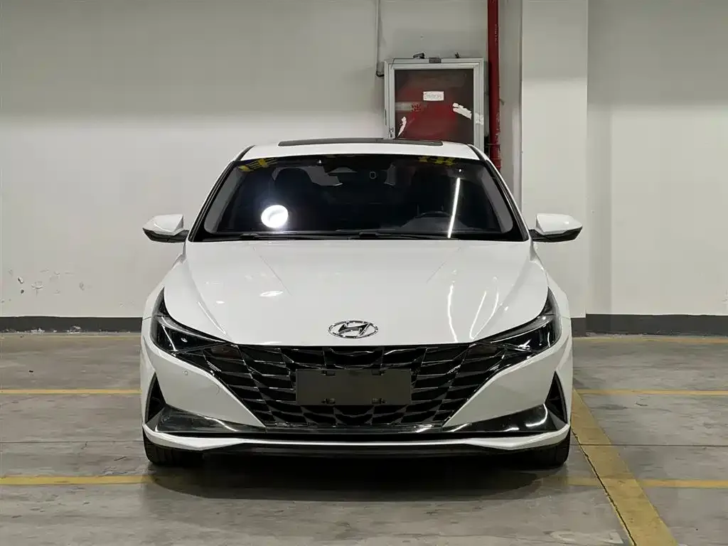 Hyundai Elantra — фото 8