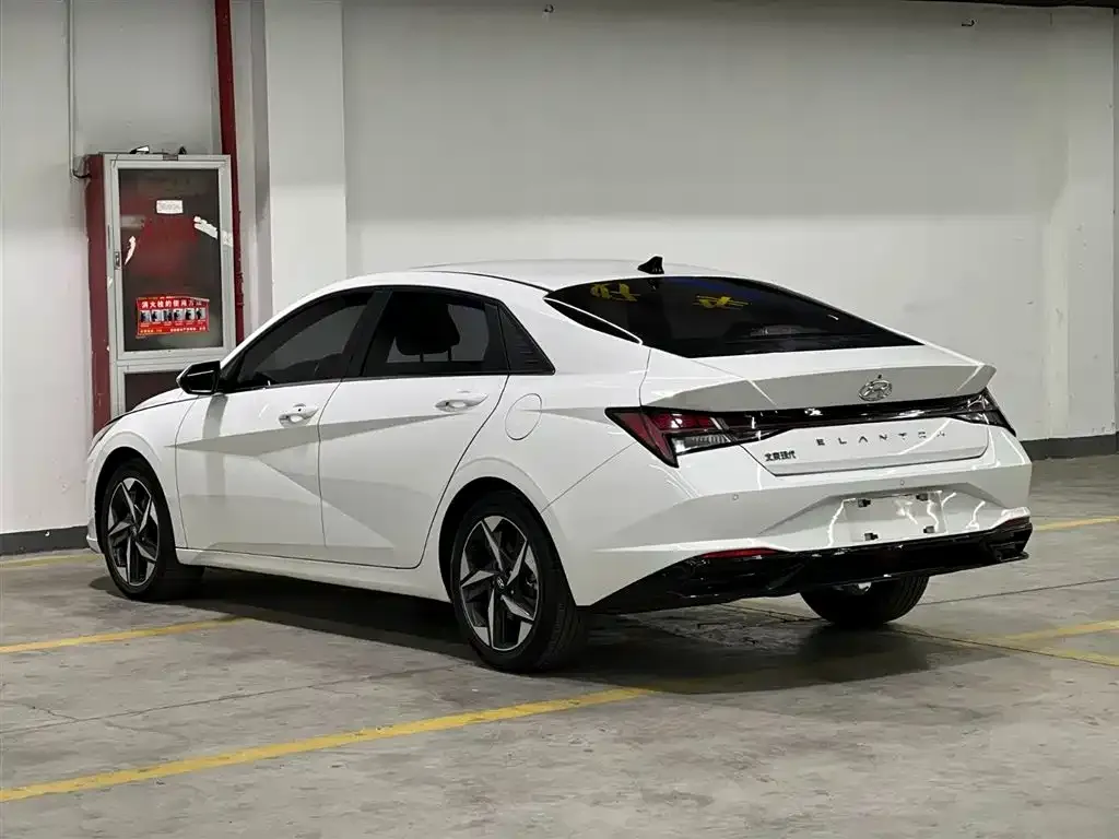 Hyundai Elantra — фото 2