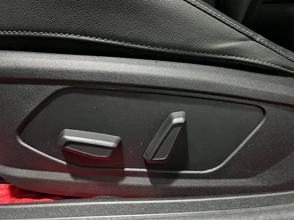 Hyundai Elantra — фото 9