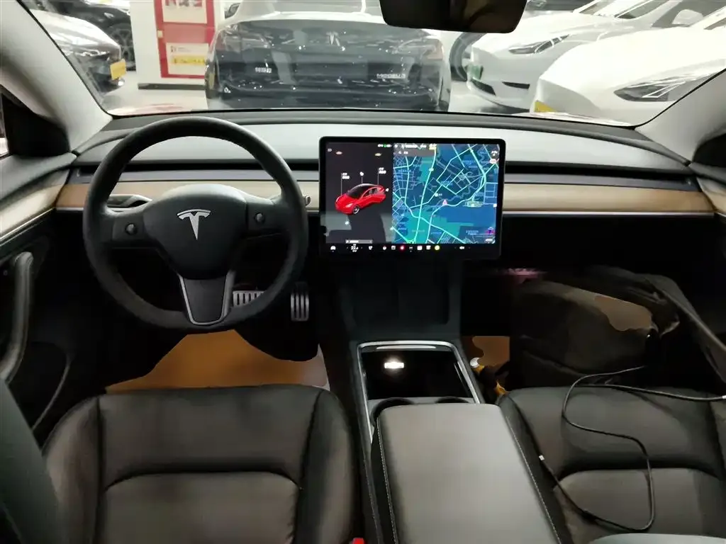 Tesla Model 3 — фото 3