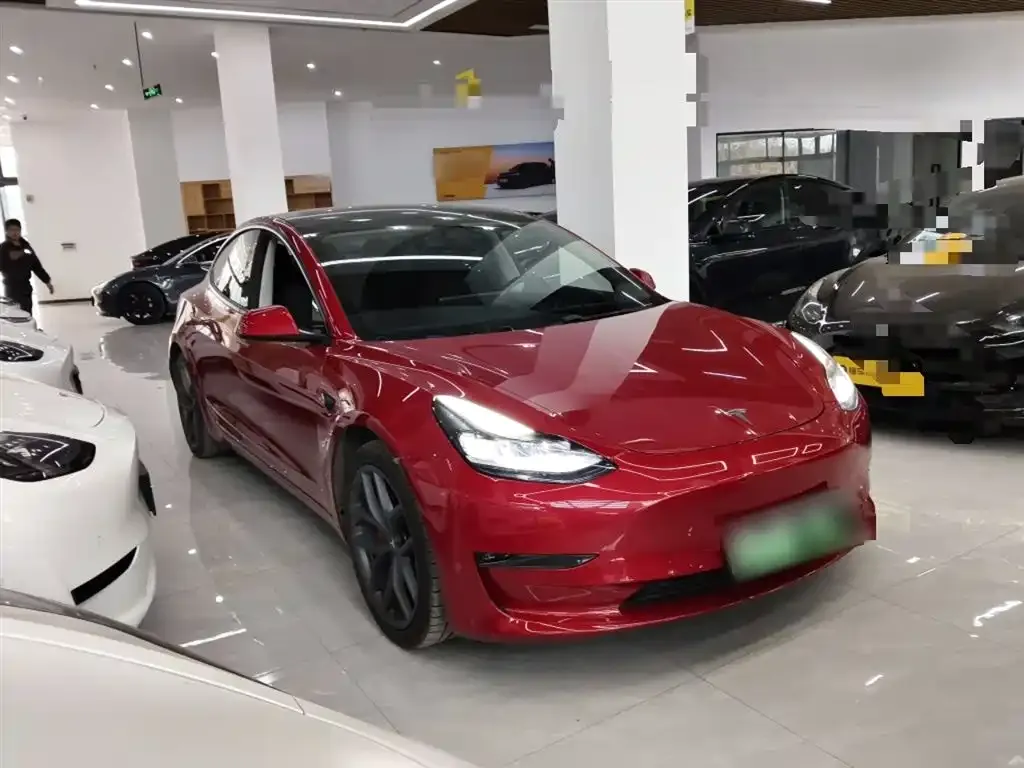 Tesla Model 3 — фото 10