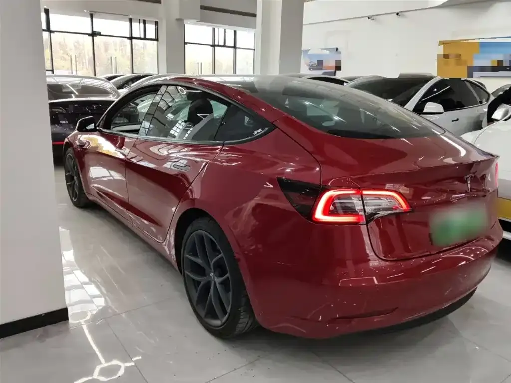 Tesla Model 3 — фото 7