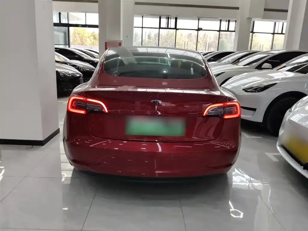 Tesla Model 3 — фото 6