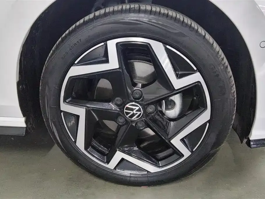 Volkswagen Golf 2024 из CN, фото 9