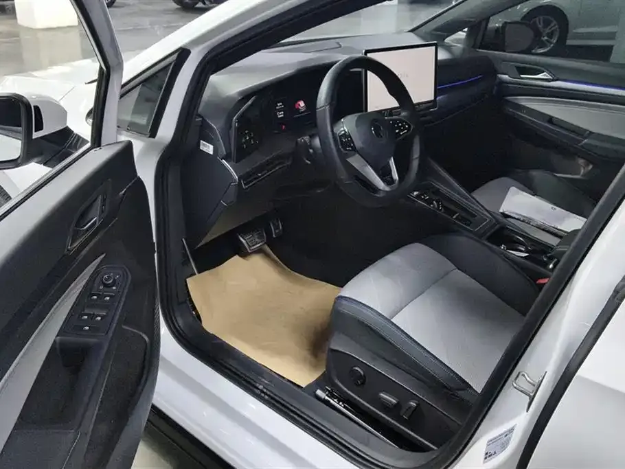 Volkswagen Golf 2024 из CN, фото 8