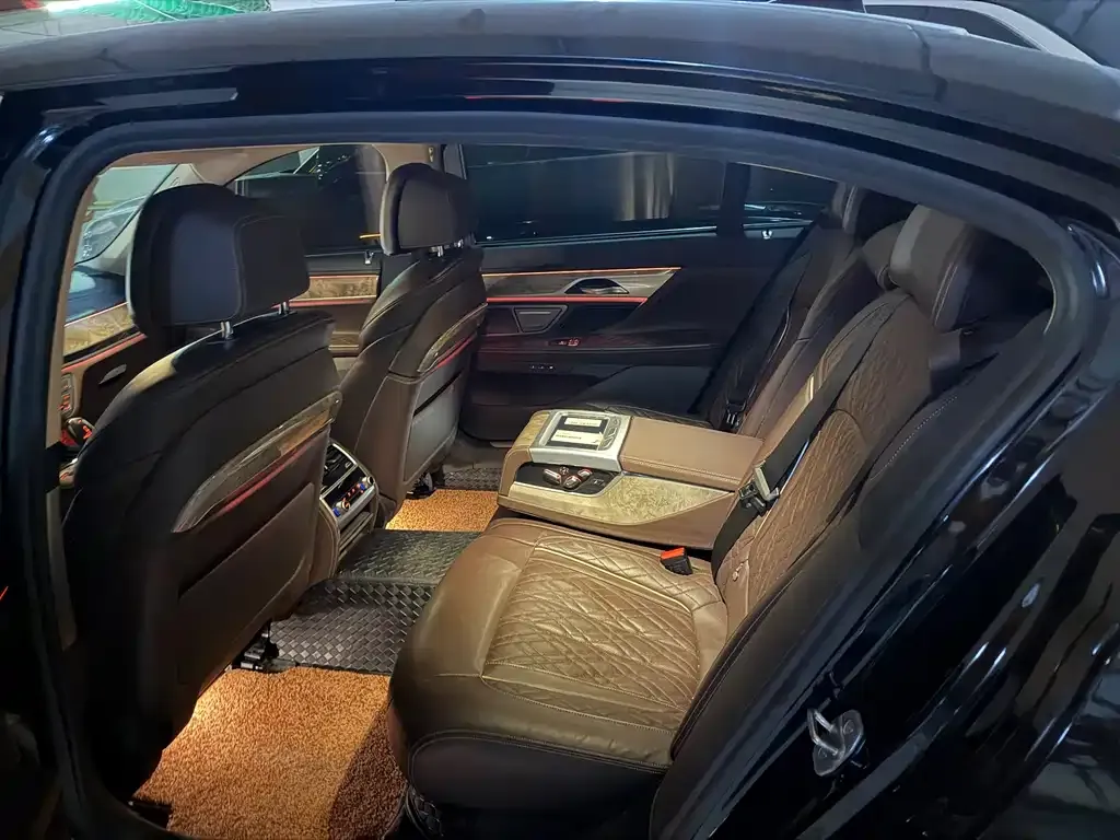 BMW 7 Series 2021 из CN, фото 6