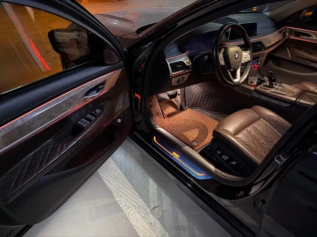BMW 7 Series 2021 из CN, фото 4