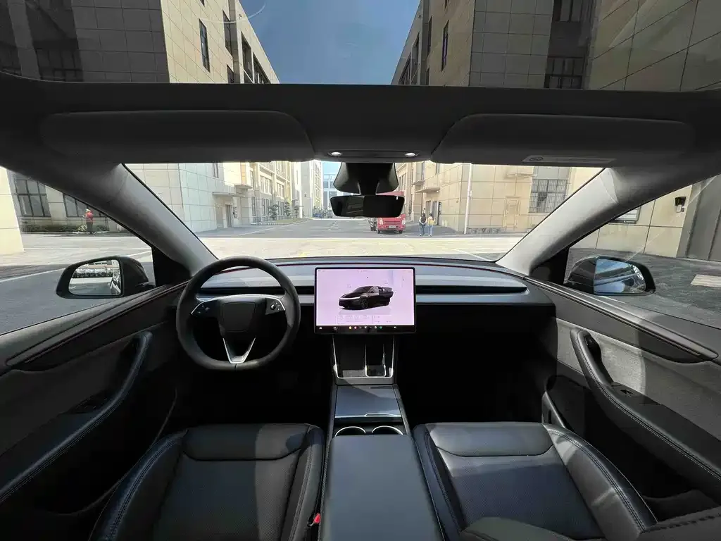 Tesla Model Y — фото 9