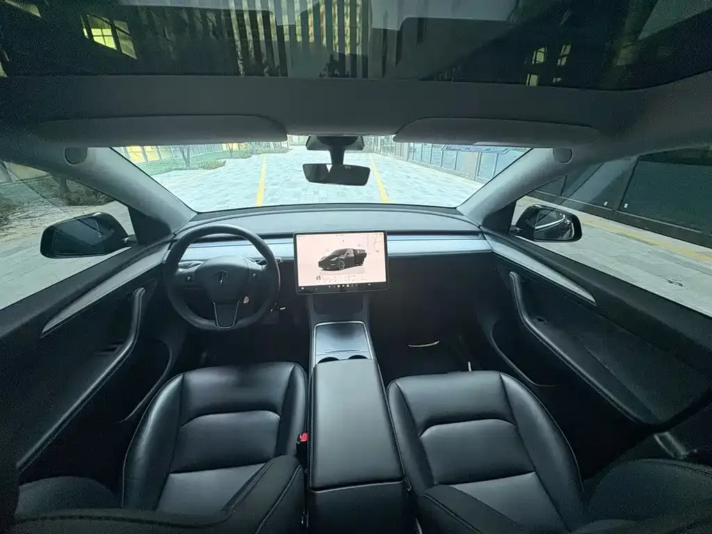 Tesla Model Y — фото 6