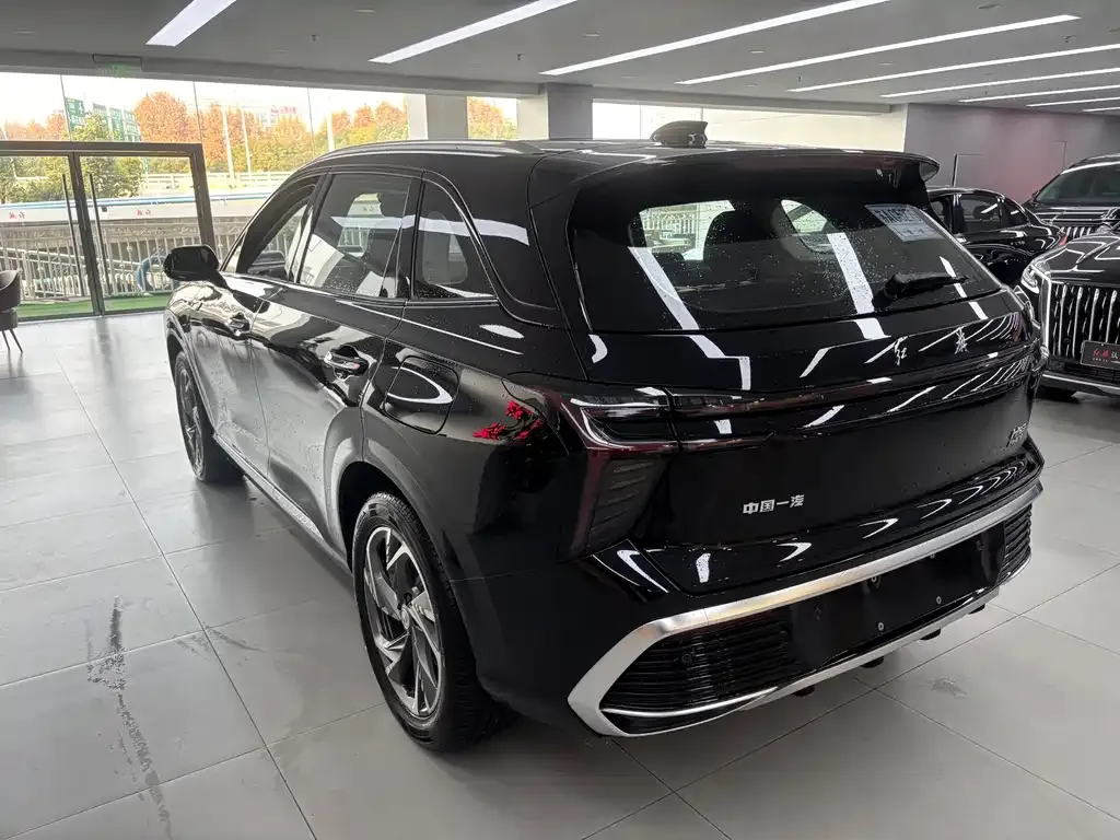 Hongqi HS3 PHEV — фото 4