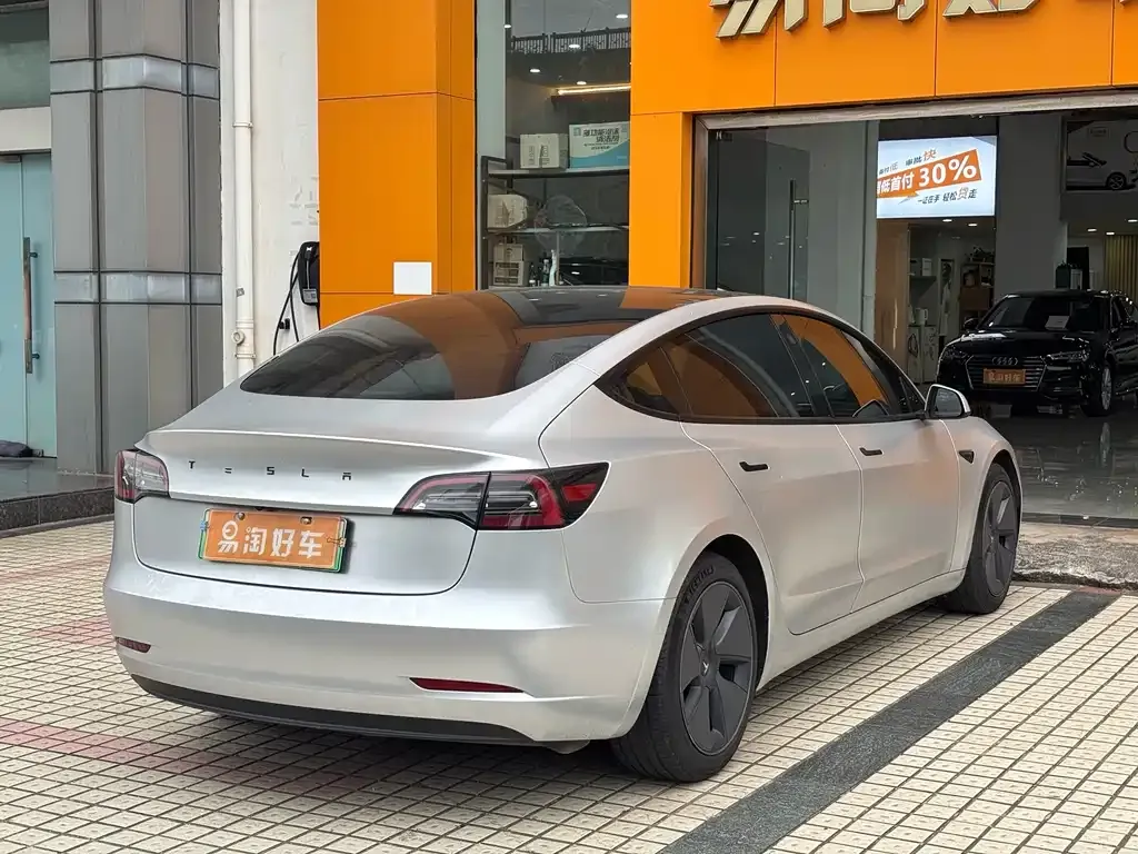Tesla Model 3 — фото 5