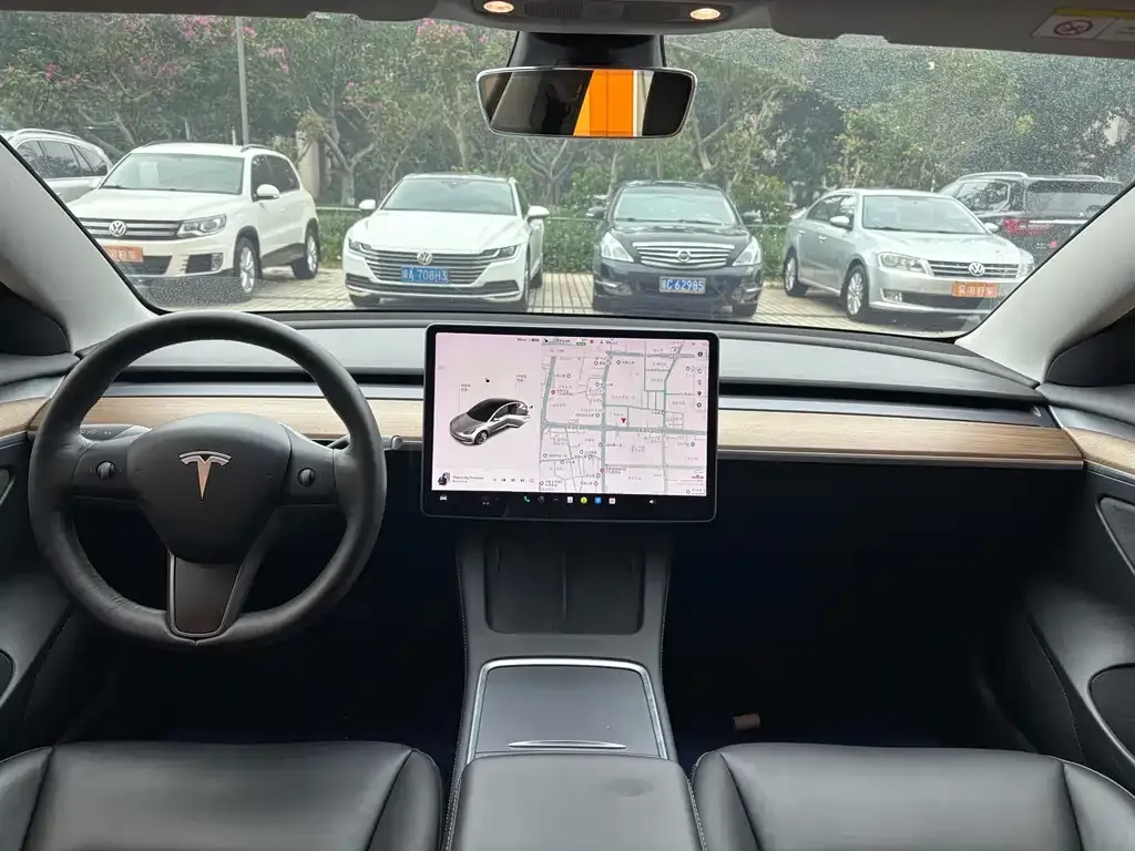 Tesla Model 3 — фото 3