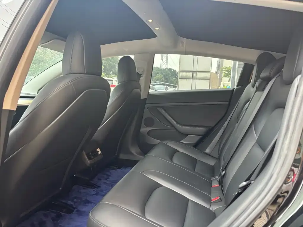 Tesla Model 3 — фото 4