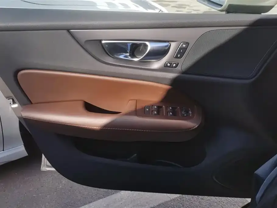 Volvo S60 2025 из CN, фото 3