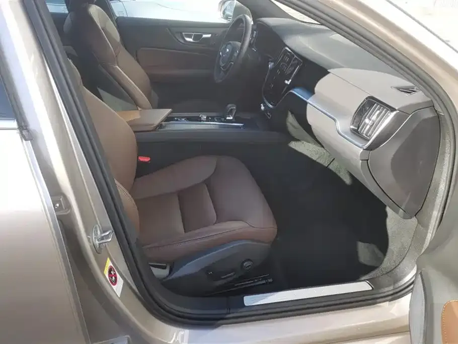 Volvo S60 2025 из CN, фото 7