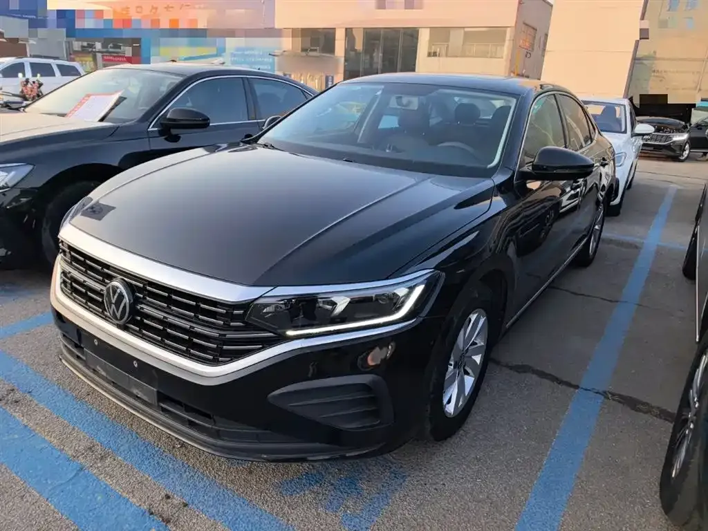 Volkswagen Passat — фото 1