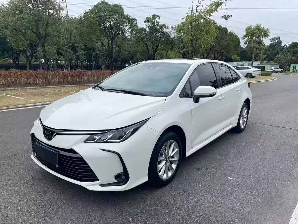 Toyota Corolla 2023 из CN, фото 1