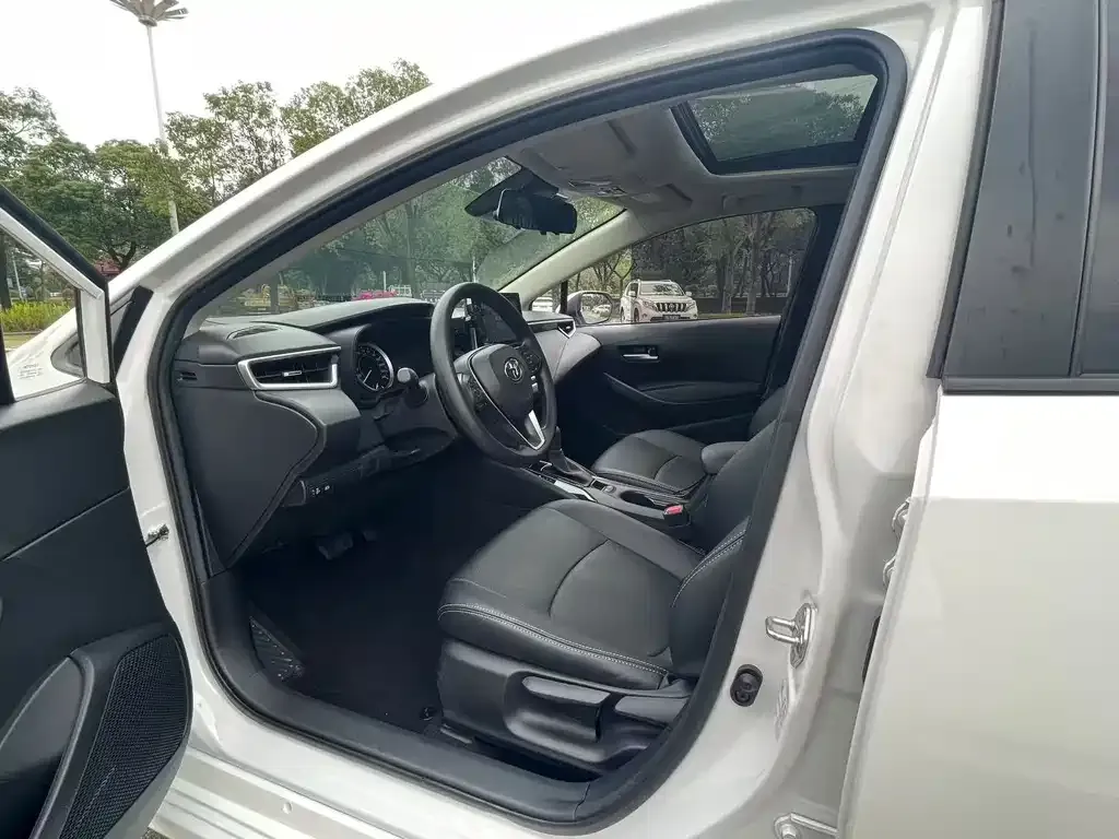 Toyota Corolla 2023 из CN, фото 2